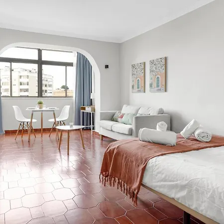 Wonderful Shared In Alfornelos - Near Metro! * Lisboa