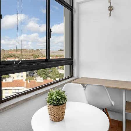 Wonderful Shared In Alfornelos - Near Metro! Lisboa