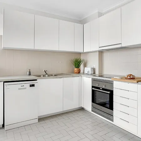 Wonderful Shared In Alfornelos - Near Metro! * Lisboa