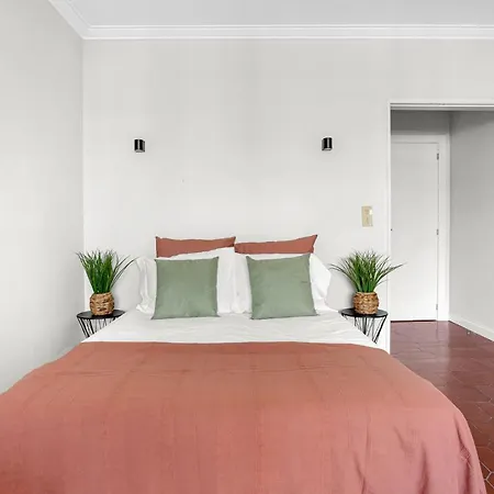 Wonderful Shared In Alfornelos - Near Metro! Maison d'hôtes