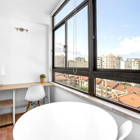 Maison d'hôtes Wonderful Shared In Alfornelos - Near Metro!