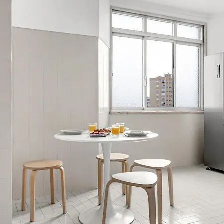 Wonderful Shared In Alfornelos - Near Metro! Maison d'hôtes Lisboa