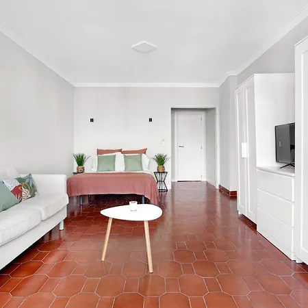 Wonderful Shared In Alfornelos - Near Metro! Maison d'hôtes *