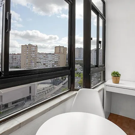 Maison d'hôtes Wonderful Shared In Alfornelos - Near Metro! *