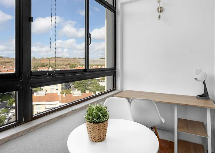 Wonderful Shared In Alfornelos - Near Metro! 리스본