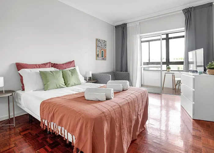 Wonderful Shared In Alfornelos - Near Metro! *