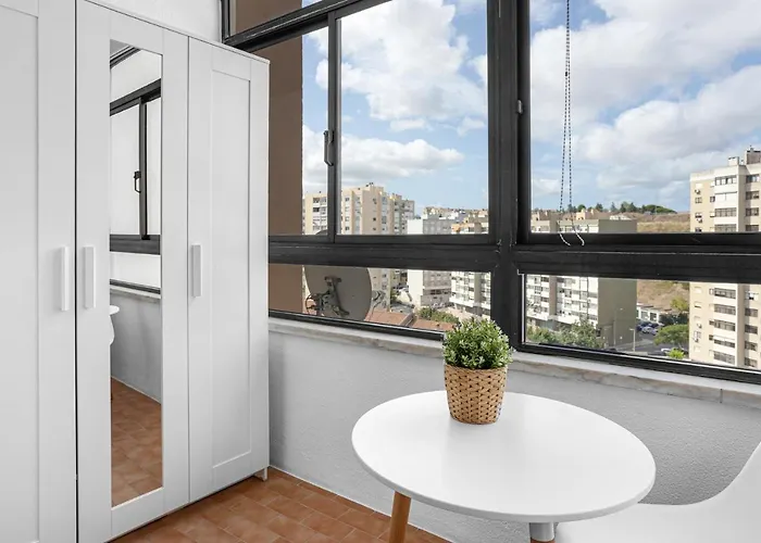 Wonderful Shared In Alfornelos - Near Metro!