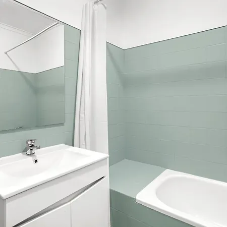 招待所 Wonderful Shared In Alfornelos - Near Metro! *