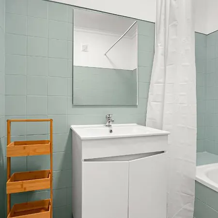 Wonderful Shared In Alfornelos - Near Metro! * Lisboa