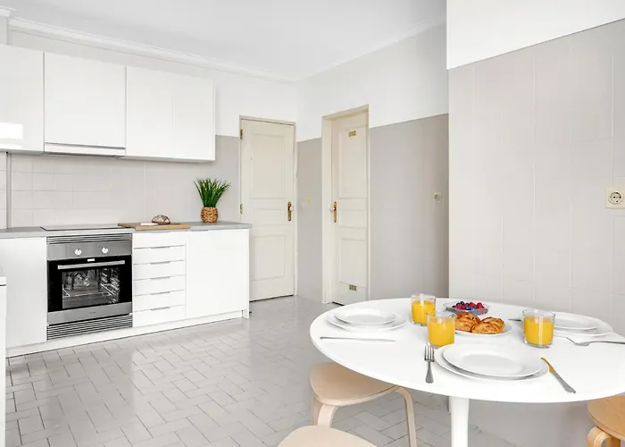 Wonderful Shared In Alfornelos - Near Metro!