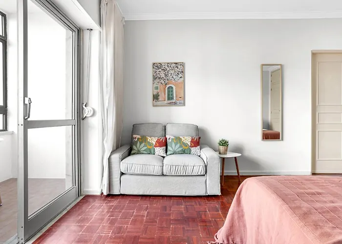 Wonderful Shared In Alfornelos - Near Metro!
