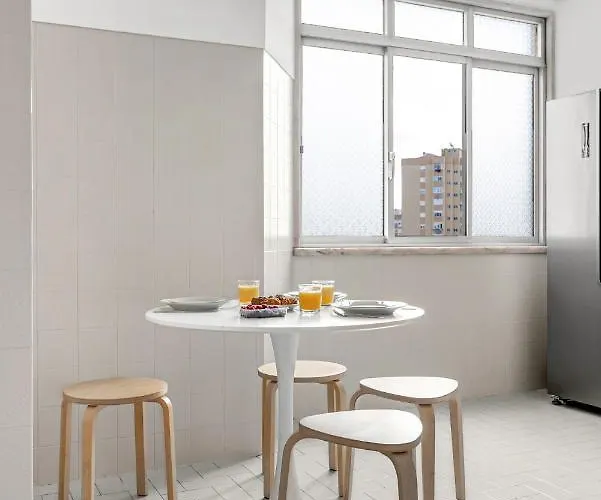 Wonderful Shared In Alfornelos - Near Metro! Gasthof Lissabon