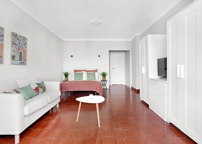 Wonderful Shared In Alfornelos - Near Metro! Gasthof *