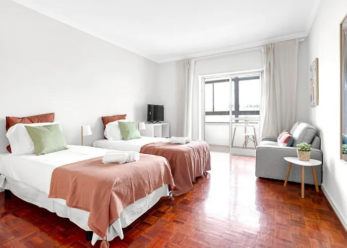 Wonderful Shared In Alfornelos - Near Metro! Gasthof