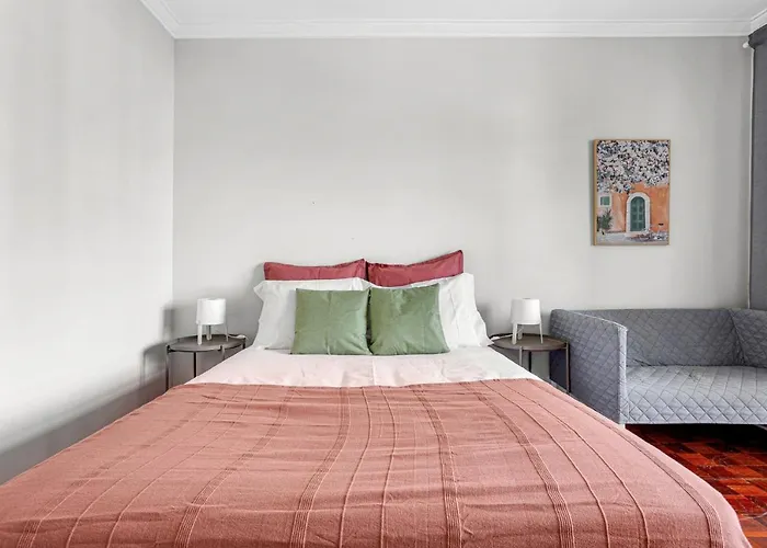 Wonderful Shared In Alfornelos - Near Metro! Gasthof