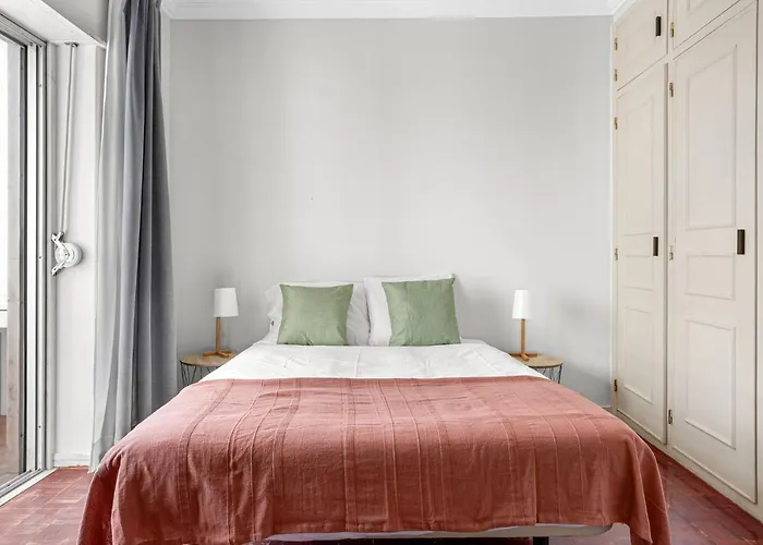 Wonderful Shared In Alfornelos - Near Metro! *